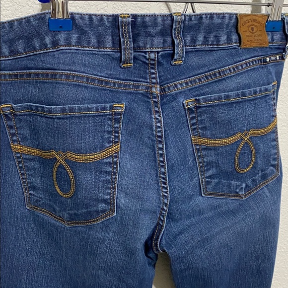 Lucky Brand Denim - Lucky 🍀 Lola straight jeans sz 6/28 reg. These are super cute🤩